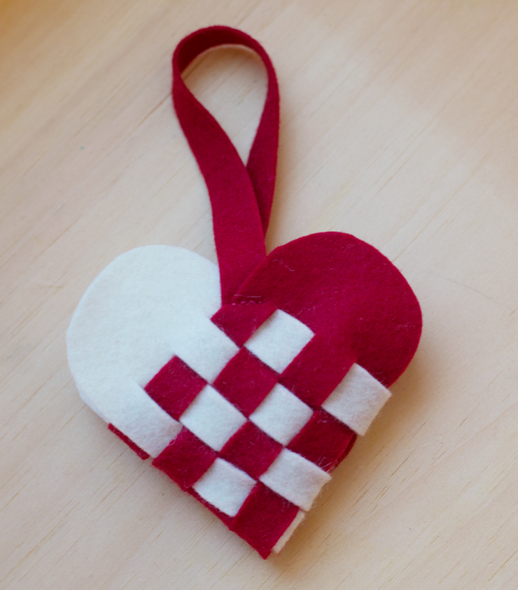 woven-heart-with-handle